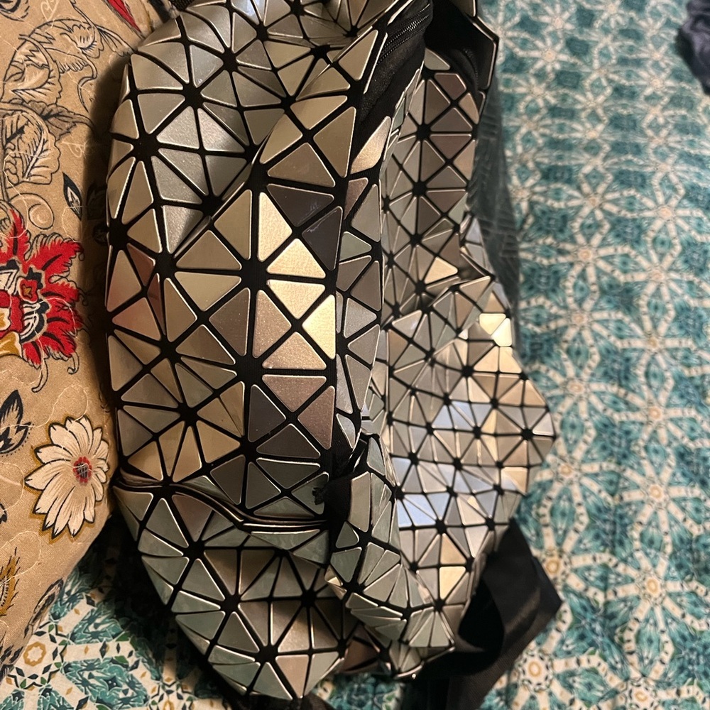 Geometric Design  Silver Backpack - Picture 5 of 10